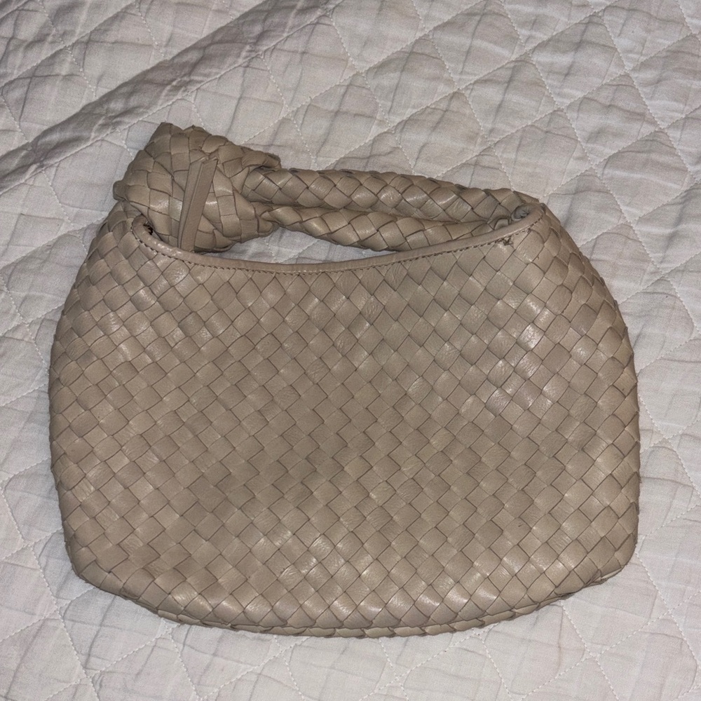 Woven shoulder bag